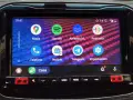 Schermata di Android Auto con icone di app come Maps, Spotify, Telefono e Impostazioni. Per sapere come aggiornare Android Auto, controlla le impostazioni.