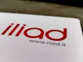 Logo Iliad su carta bianca, forse un problema di ricarica Iliad oggi?