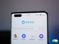 Schermata di uno smartphone con l'app Petal. La barra di ricerca mostra "Parrucchiere vicino a me", suggerendo una ricerca Petal per servizi locali.