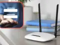 Schermata con campi username e password su una mano tesa, accanto a un router Wi-Fi. Come collegarsi al wifi senza password.