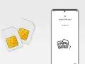 Due SIM card su sfondo bianco, accanto a uno smartphone che mostra "Insert SIM card" e un'icona con due SIM e un punto interrogativo. Guida su come si mette la SIM nel Samsung.