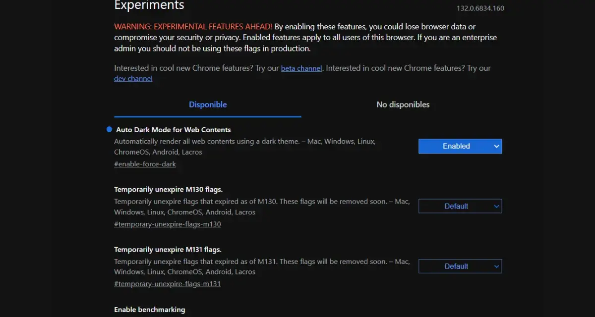 Pagina "Experiments" di Chrome, con opzioni per attivare o disattivare funzionalità sperimentali, come la modalità scura automatica.