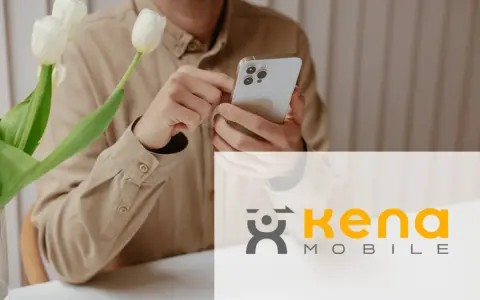 Uomo con smartphone, forse il suo **Kena mobile estero non funziona**. Vicino, tulipani bianchi.