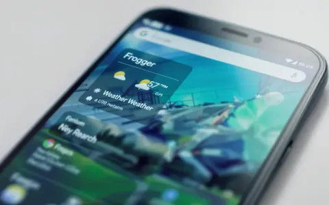 Schermata di uno smartphone con l'app meteo Google gratis. Mostra la temperatura e le previsioni.
