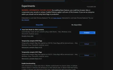 Pagina "Experiments" di Chrome, con opzioni per attivare o disattivare funzionalità sperimentali, come la modalità scura automatica.