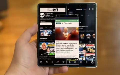 Menu test Huawei: il Giornale apre su un articolo del Papa, mentre sotto scorrono video su auto elettriche e recensioni.