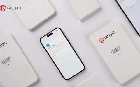 Schermo iPhone con storia riparazioni e ricambi REWA. Nessun ghost touch, solo parti di ricambio di qualità.