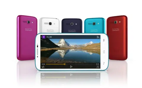 Cinque Alcatel Onetouch colorati, uno bianco, blu, turchese, rosso e viola, con un telefono bianco in primo piano che mostra un video di montagna. Ideale per la riparazione cellulari cinesi.