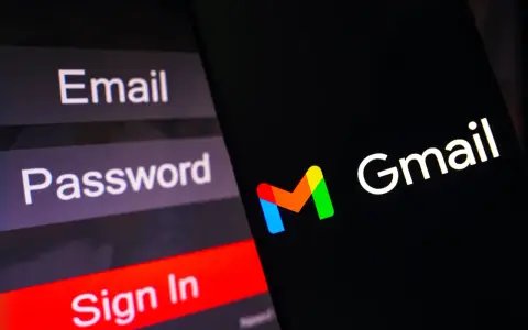 Schermata di login Gmail con campi Email e Password. Utile per chi deve recuperare la password dell'email.