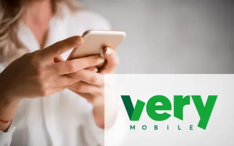 Mani che tengono uno smartphone, con il logo Very Mobile. Peccato che il very mobile non funzioni internet.