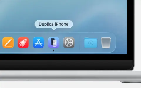 Icona per condividere schermo iPhone su Mac. Barra delle applicazioni con icone per app, impostazioni, download e cestino.