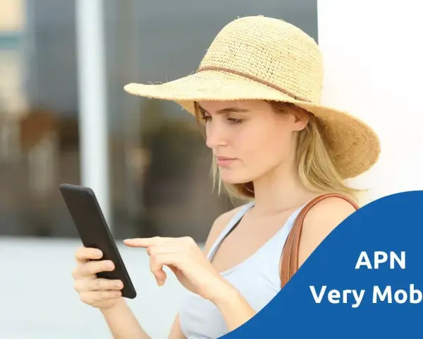 Ragazza con cappello di paglia usa il tablet, con testo "APN Very Mobile".