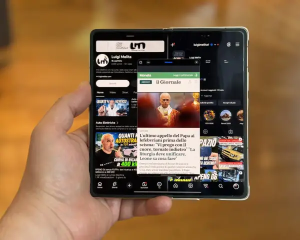 Menu test Huawei: il Giornale apre su un articolo del Papa, mentre sotto scorrono video su auto elettriche e recensioni.