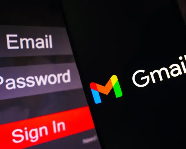 Schermata di login Gmail con campi Email e Password. Utile per chi deve recuperare la password dell'email.