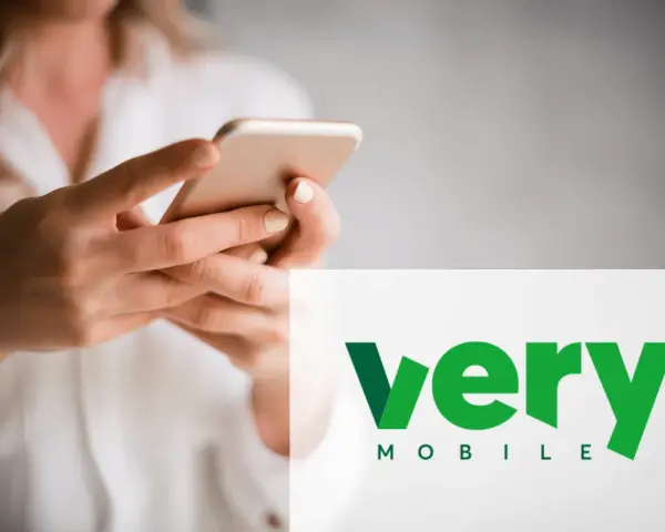 Mani che tengono uno smartphone, con il logo Very Mobile. Peccato che il very mobile non funzioni internet.