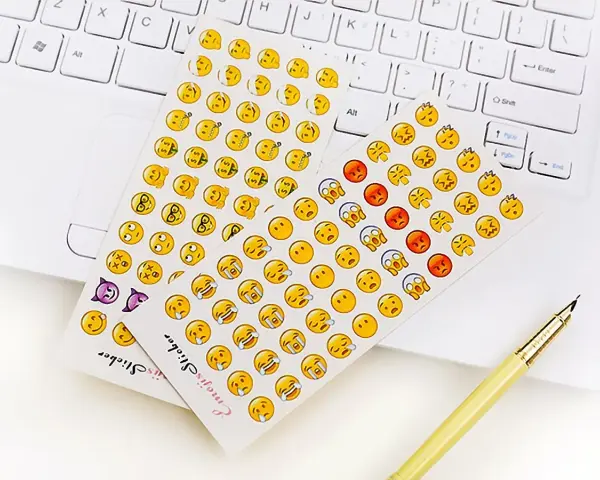 Fogli di adesivi emoji, perfetti per personalizzare il tuo iPhone o per un copia e incolla creativo.