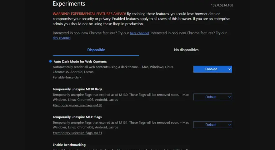 Pagina "Experiments" di Chrome, con opzioni per attivare o disattivare funzionalità sperimentali, come la modalità scura automatica.