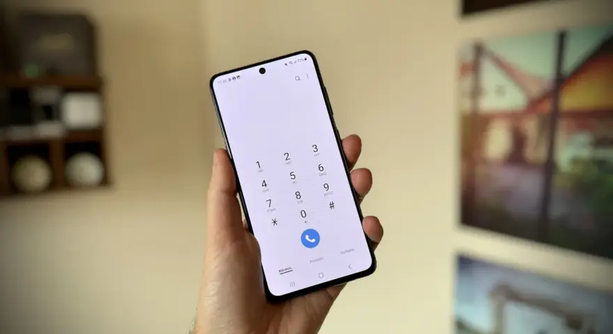 Menu test Samsung: tastiera numerica su smartphone.