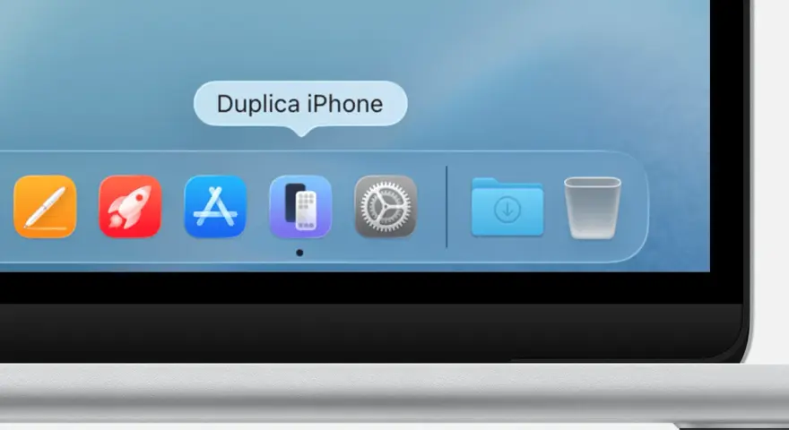 Icona per condividere schermo iPhone su Mac. Barra delle applicazioni con icone per app, impostazioni, download e cestino.
